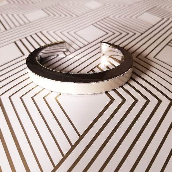 Calvin Klein Modern Minimalist Style Enamel Bracel - Picture 9 of 13